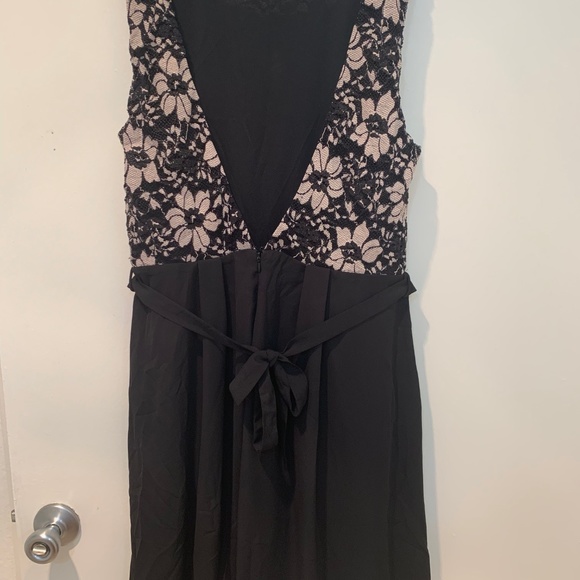 Low Back Floral A-Line Dress with Bow - Picture 2 of 7